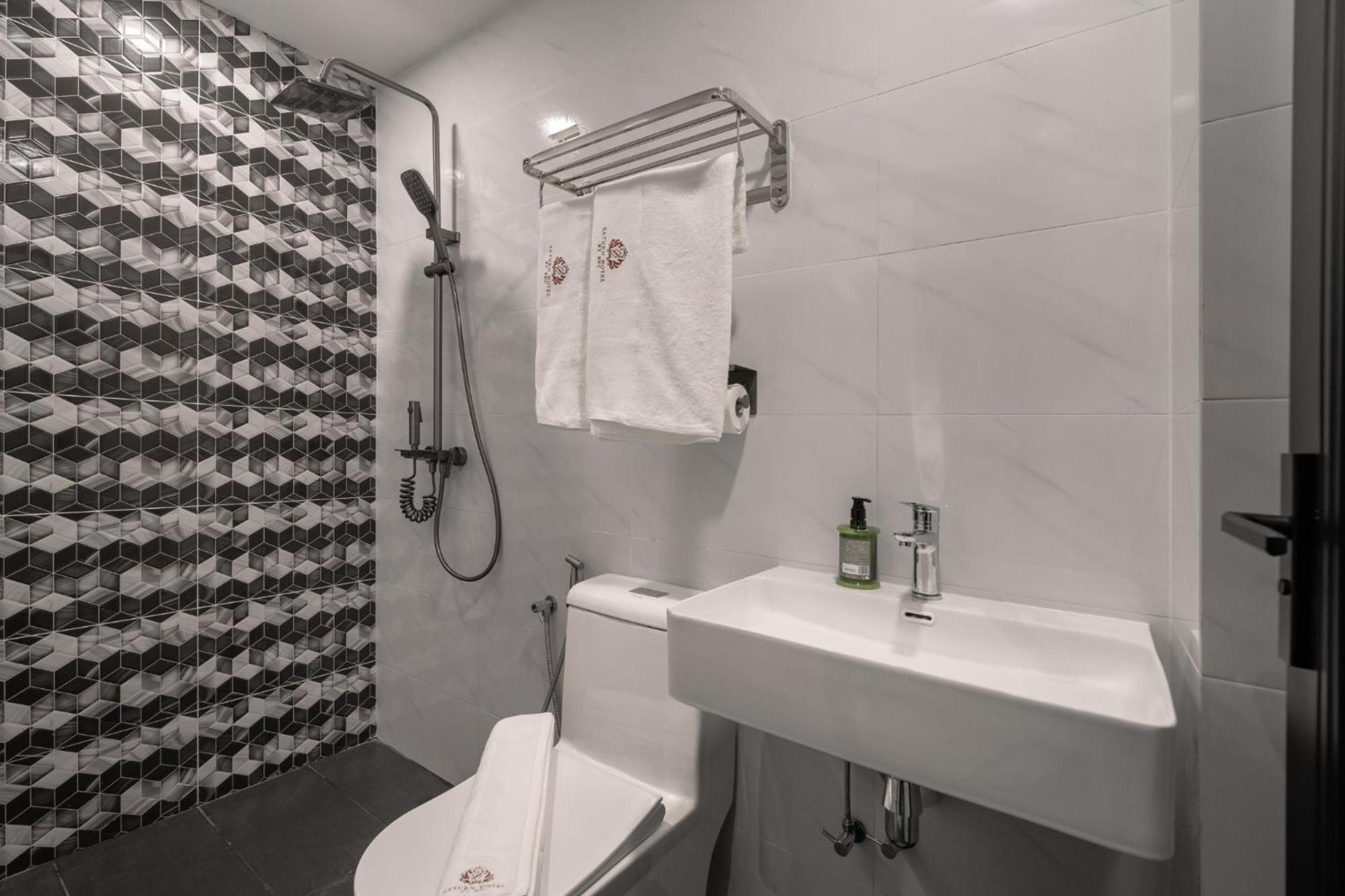 Saturn Hotel George Town Buitenkant foto